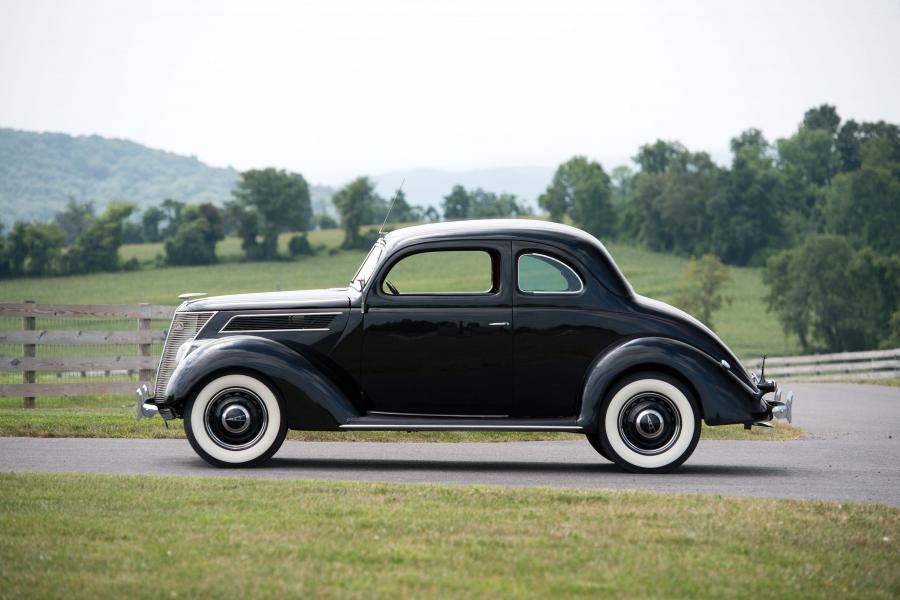  Ford V8 Deluxe Coupe 1937 года  (фото 4 из 7)